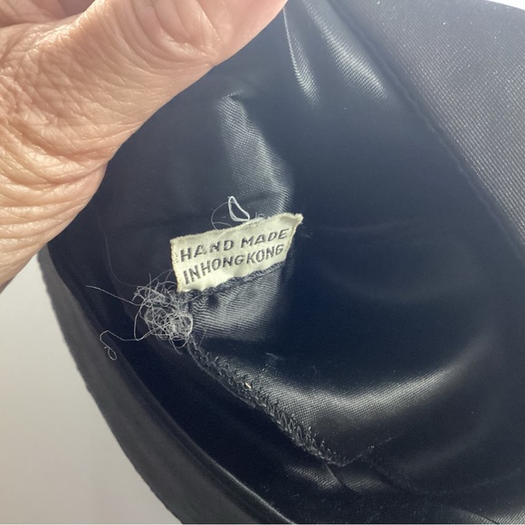 Vintage Handmade Black Beaded Purse With Satin Lining And 15” Gold Tone Chain. - Picture 5 of 10